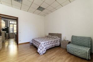 3 soverom, strykejern/-brett, internettilgang og sengetøy