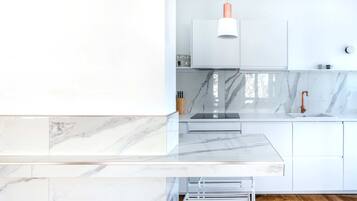 Premium Apartment | Private kitchen | Full-sized fridge, microwave, oven, stovetop