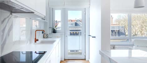 Premium Apartment | Private kitchen | Full-size fridge, microwave, oven, stovetop