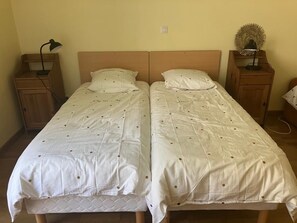 2 bedrooms, travel cot, free WiFi