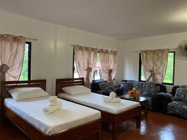 Apartamento Premier, 2 habitaciones (Premier Apartment 60m2) | Escritorio, espacio para trabajar con un portátil, wifi gratis