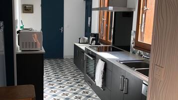 Refrigerador, microondas, horno, placa de cocina