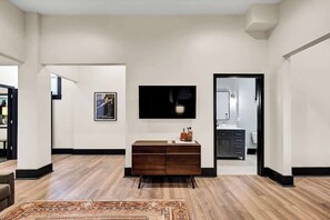 Interior - Historic Nulu 5BR • Patio • Luxe Design • Walkable (Louisville)