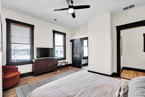 5 bedrooms, iron/ironing board, WiFi, bed sheets - Historic Nulu 5BR • Patio • Luxe Design • Walkable (Louisville)