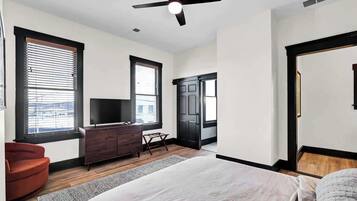 5 habitaciones, tabla de planchar con plancha, wifi y ropa de cama