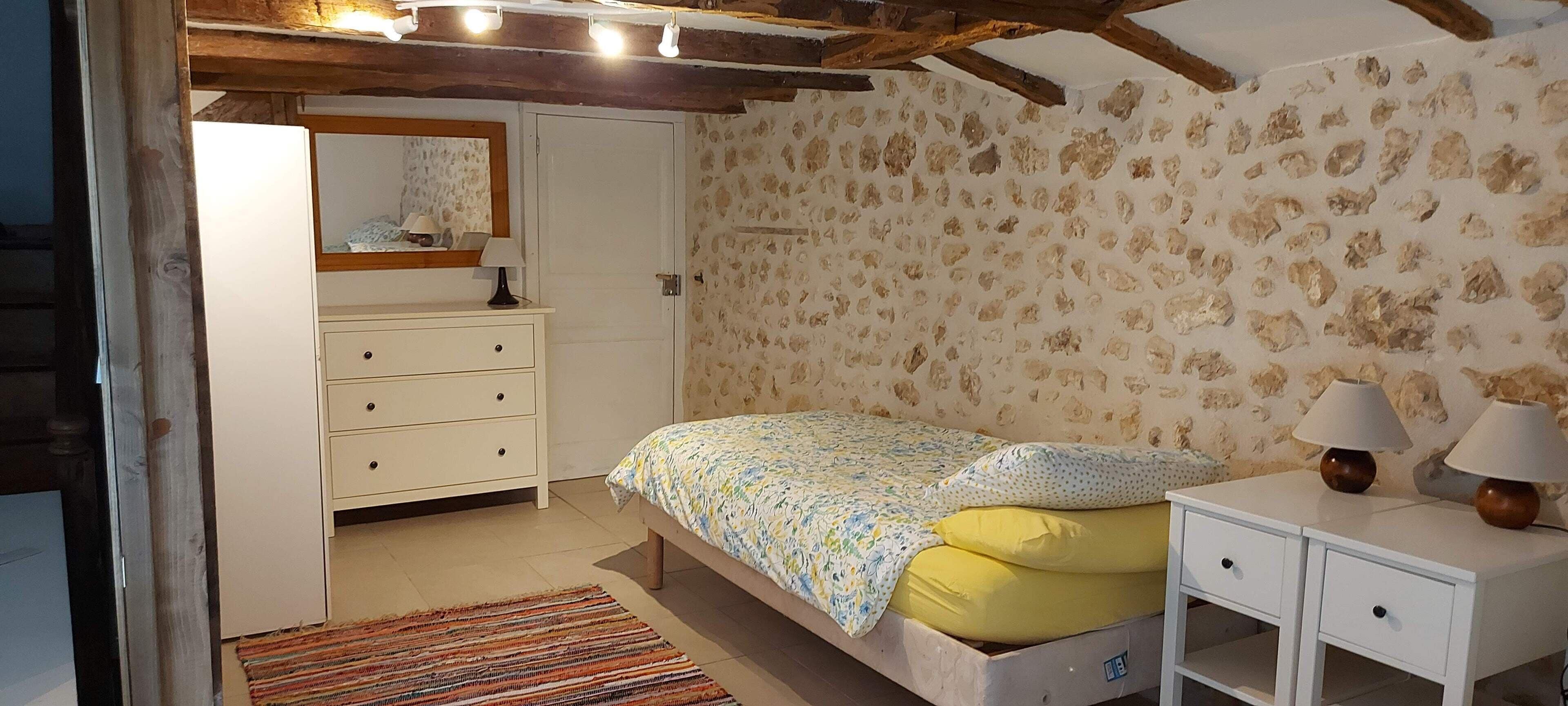 2 slaapkamers, een strijkplank/strijkijzer, reisbedje, gratis wifi