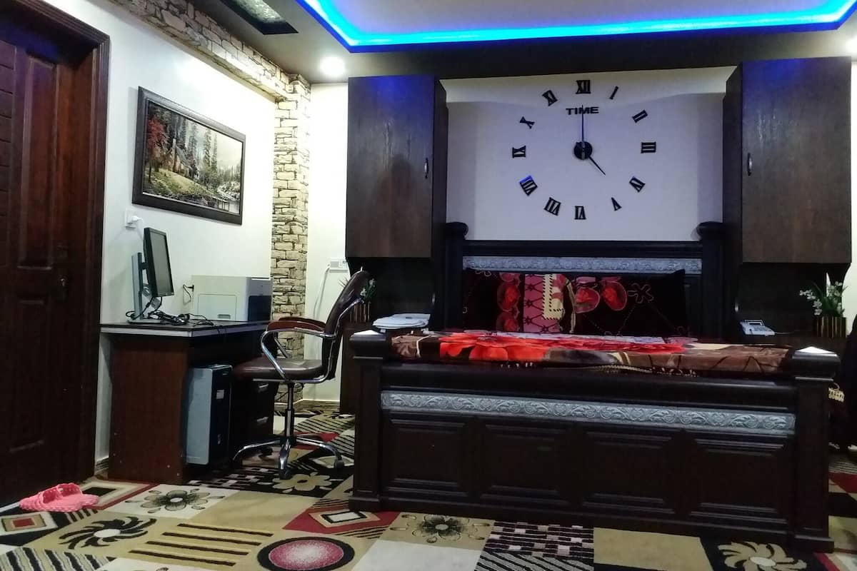 Deluxe Double Room | Iron/ironing board, free WiFi, bed sheets