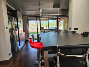 Fridge, microwave, oven, stovetop - Large villa with heated pool and jacuzzi for 15 people (La Tessoualle)