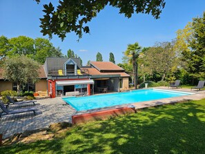 Outdoor pool, a heated pool - Large villa with heated pool and jacuzzi for 15 people (La Tessoualle)
