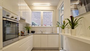 Leilighet – comfort | Eget kjøkken | Kjøleskap, mikrobølgeovn, ovn og oppvaskmaskin