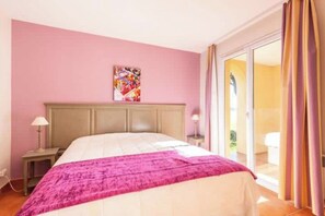 1 chambre, fer et planche Ă repasser, Wi-Fi gratuit, draps fournis
