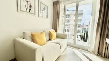 City Apartment | Living area | 40-inch LED TV with digital channels, TV, streaming services