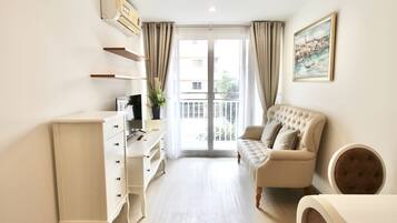 Deluxe Apartment | Living area