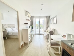 1 chambre, bureau, espace de travail pour ordinateur portable