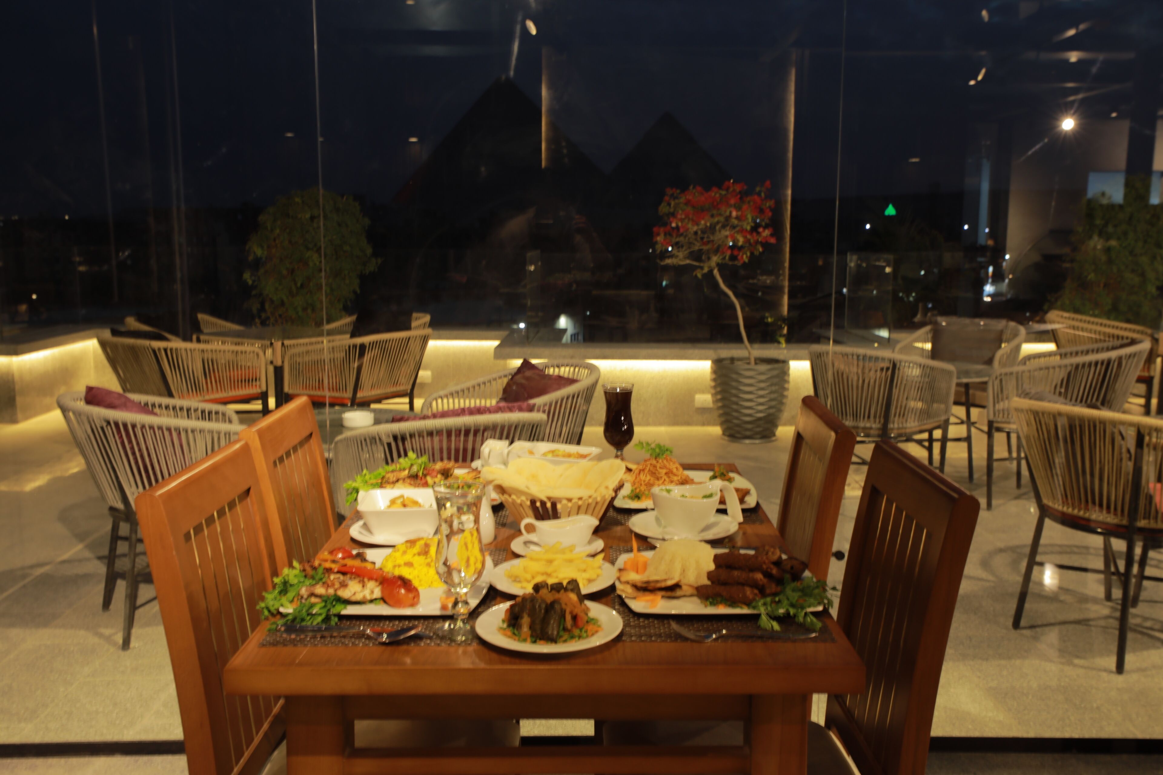 Photo - Pyramid Front Hotel