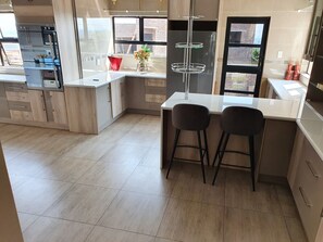 Cookware/dishes/utensils - Tranquil and Peaceful View Site Space which is close to all amenities (Zakariyya Park)