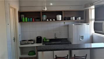Refrigerador, microondas, arrocera, licuadora