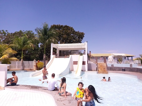 15 outdoor pools, pool umbrellas, sun loungers