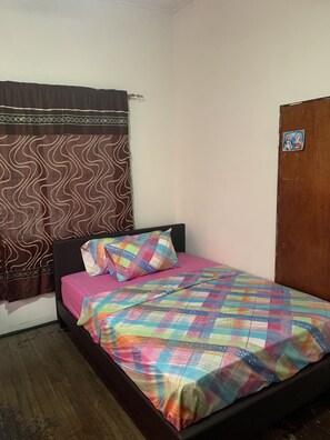 2 bedrooms, bed sheets