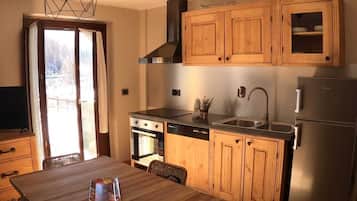 Frigorifero, forno, piano cottura, lavastoviglie