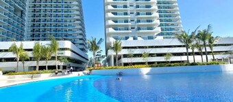 Relax in Comfort at Dtravellers Home at Azure North