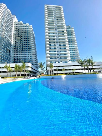 Relax in Comfort at Dtravellers Home at Azure North