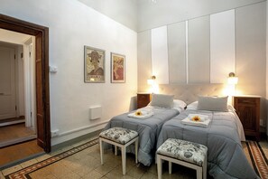 Junior Quadruple Room | Down comforters, in-room safe, desk, blackout drapes - Residenza Centro Storico (Lucca)