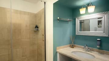 Standard Double Room | Bathroom | Hair dryer, bidet, towels, soap