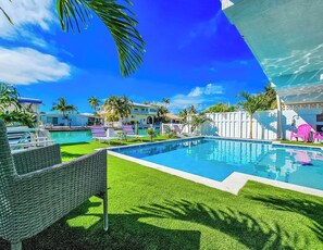 Piscina all'aperto, una piscina riscaldata