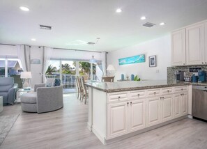 Interior - Reef Retreat 2 bed 2 bath w/private pool and 37 ft of dockage (Marathon)