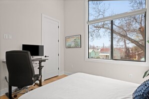 3 bedrooms, desk, iron/ironing board, WiFi
