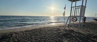 The house on the sea-Viareggio- Sea View Two-bedroom beachfront apartment