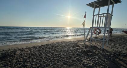 The house on the sea-Viareggio- Sea View Two-bedroom beachfront apartment