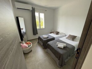 3 chambres, fer et planche à repasser, lit parapluie, Wi-Fi gratuit