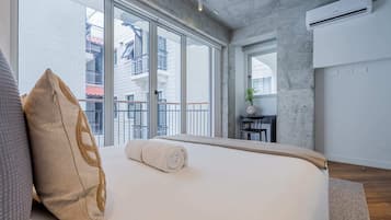 2 bedrooms, desk, iron/ironing board, WiFi