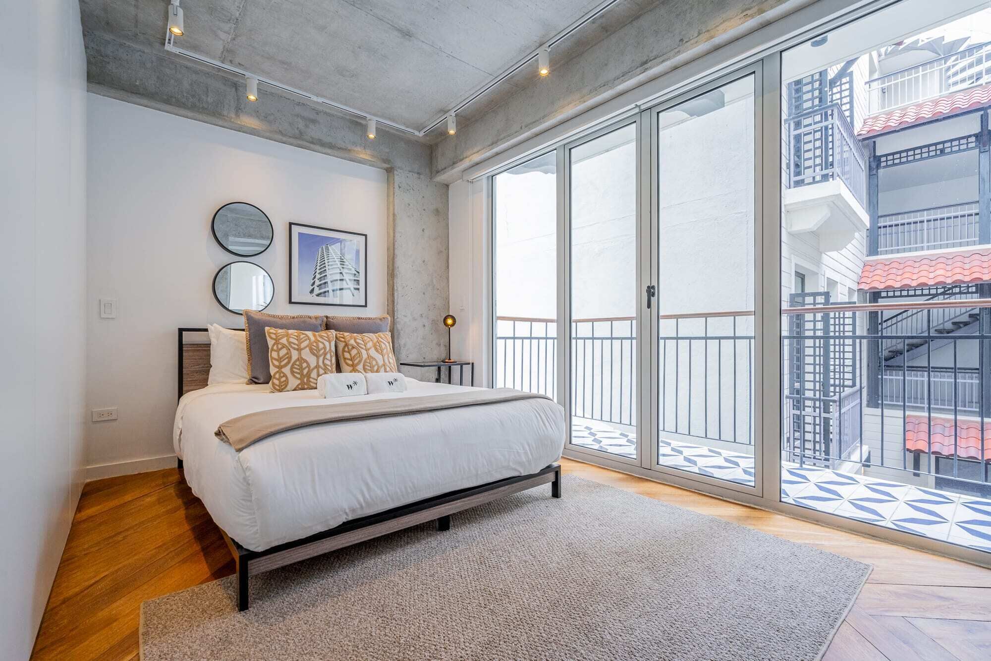 2 bedrooms, desk, iron/ironing board, WiFi