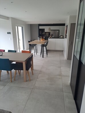 Dining - House with indoor pool sleeps 10 (PLUNERET)