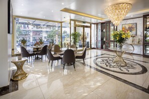 Interior entrance - Diamond Luxury Hotel (Ha Long)