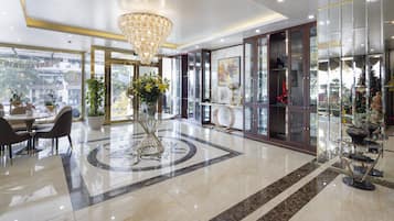 Lobby lounge