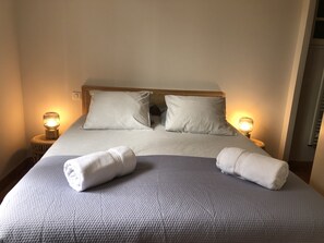 3 Schlafzimmer, Schreibtisch, Bügeleisen/Bügelbrett, kostenloses WLAN