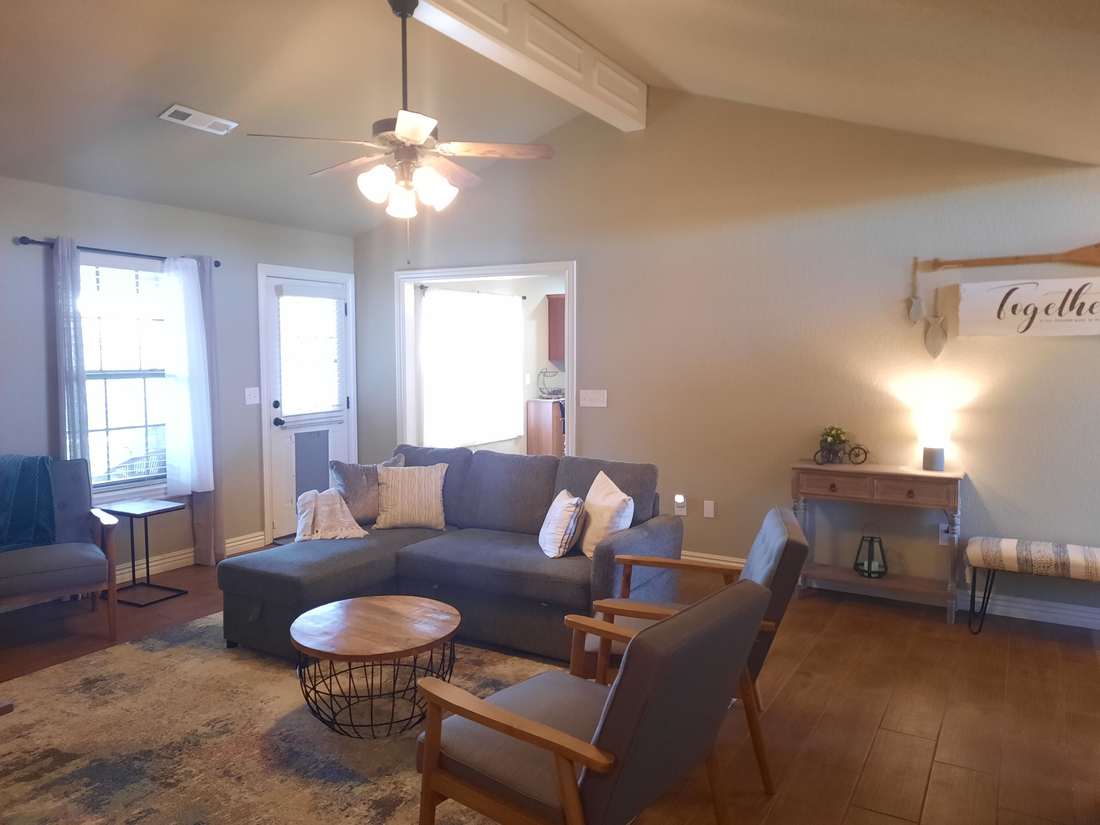 Smart TV, fireplace