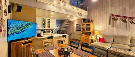 Condo, 3 Bedrooms | Living area