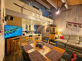 Condo, 3 Bedrooms | Living area