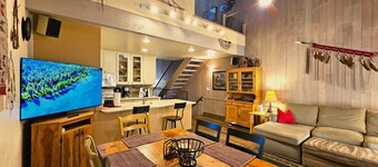 Cheyenne's Place 4 Bedroom Home by RedAwning