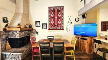 Condo, 3 Bedrooms | Dining