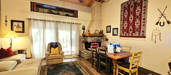 Cheyenne's Place 4 Bedroom Home by RedAwning