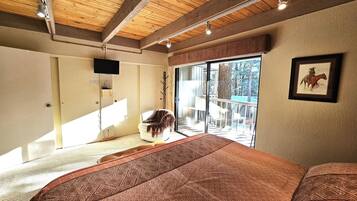 Condo, 3 Bedrooms | 3 bedrooms, free WiFi, bed sheets