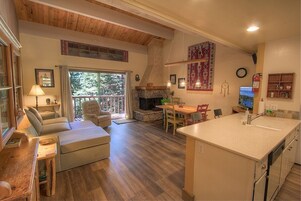 Condo, 3 Bedrooms | Living area