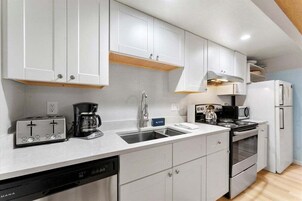 Condo, 3 quartos | Cozinha privada | Geladeira, cafeteira/chaleira, torradeira