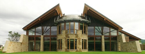 Large detached Cottage on Loch Lomond with spa